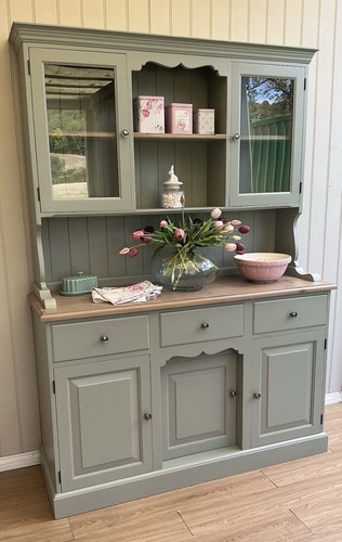 Stunning solid pine dresser - stunning,