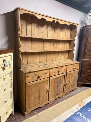 Vintage pine dresser